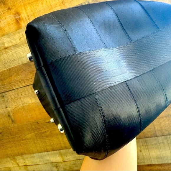 NWOT Harvey’s Original Seatbelt Brooklyn Hobo Bag